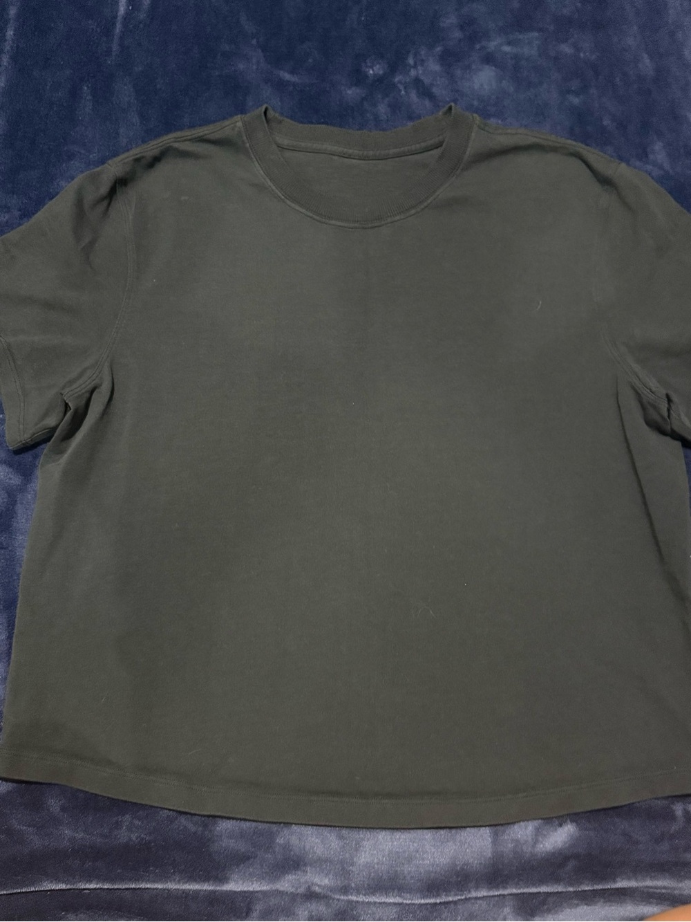 Black Crewneck Short Sleeve Cropped Top.